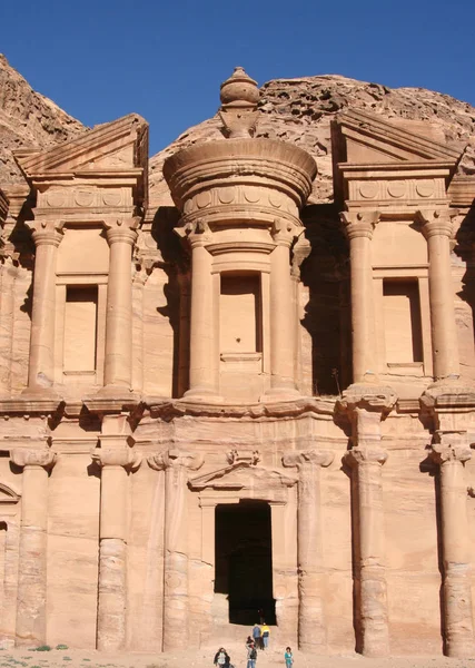 A kolostor, nagyszerű sír Petrában, Jordániában — Stock Fotó