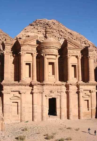 Het klooster, groot graf in Petra, Jordanië — Stockfoto
