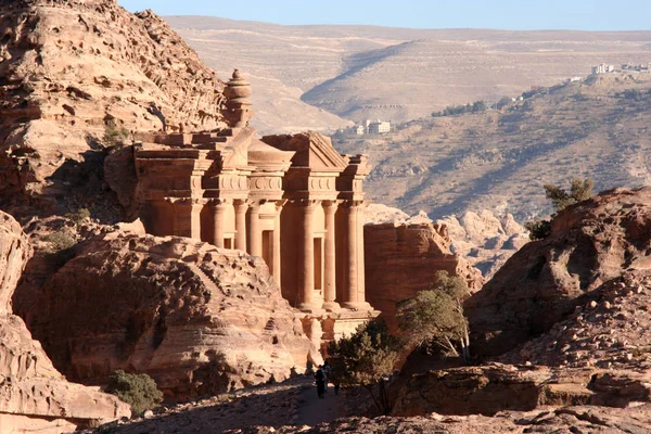 Ademloos en prachtig landschap van Petra met het klooster — Stockfoto
