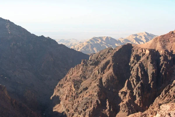 Giordania paesaggio montano dalla cima della collina di Monastry, Petra . — Foto Stock