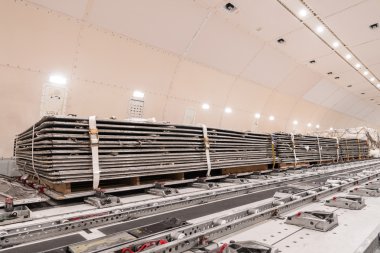 Hava Kargo yük gemisi içinde 