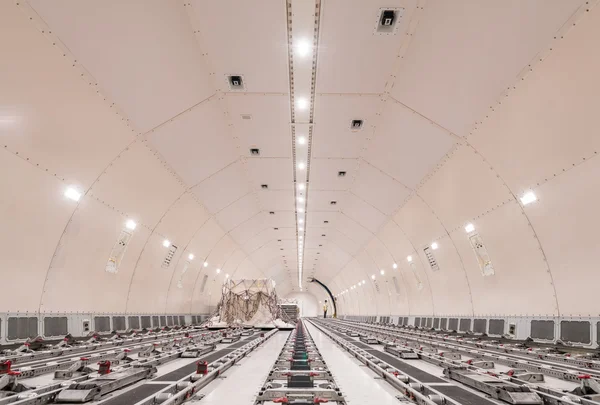 Hava Kargo yük gemisi içinde 