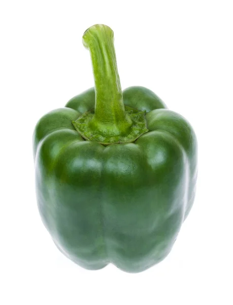 Grønn paprika (pepper) isolert på hvit bakgrunn – stockfoto
