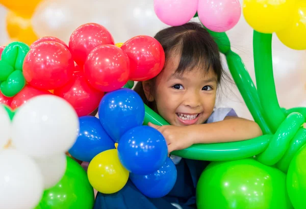 Bambina con palloncini — Foto Stock