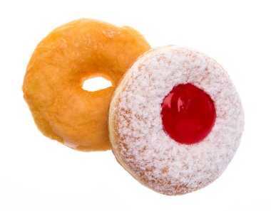 Çilek reçeli beyaz arka plan üzerinde izole ile taze çörek