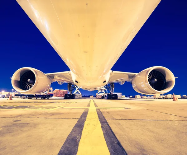 Kargo uçağı - retro vintage filtre efekti