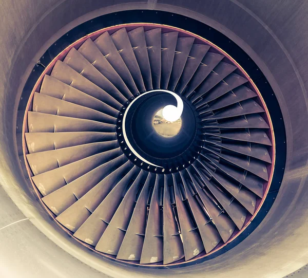 Palas de turbina del motor de reacción de aeronaves - retro vintage —  Fotos de Stock