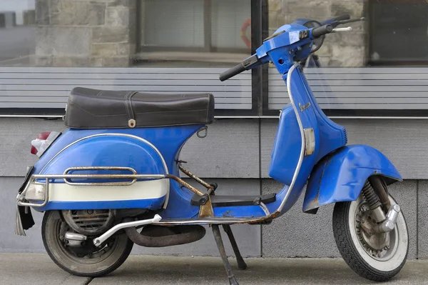 Galway, İrlanda Nisan 2017, mavi İtalyan yolunda yol