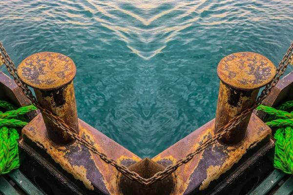 Nave y fondo marino — Foto de Stock