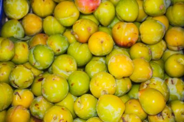 kırmızı, siyah Erik arka plan ünitesi izole