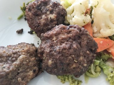 Köfte ve sebze izole etmek