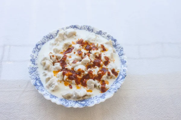 Türkische Ravioli isolieren — Stockfoto