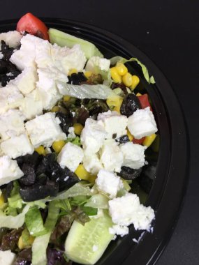 kutusu peynirli salata