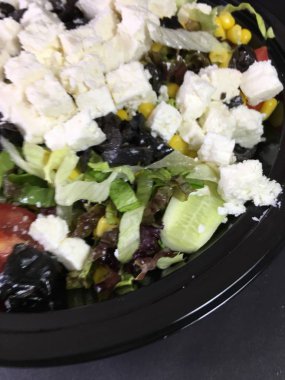 kutusu peynirli salata