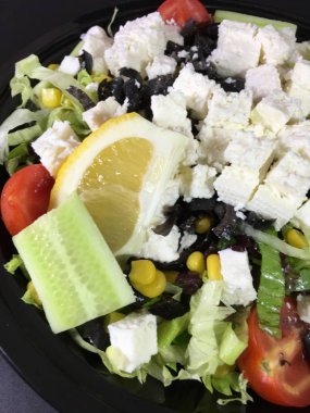 kutusu peynirli salata