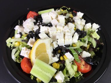 kutusu peynirli salata