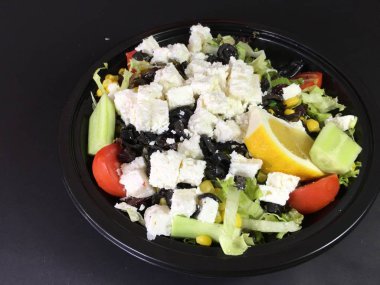 kutusu peynirli salata