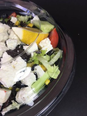 kutusu peynirli salata