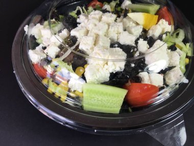 kutusu peynirli salata