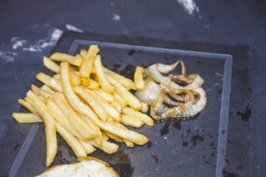 Sahanda yumurta izole