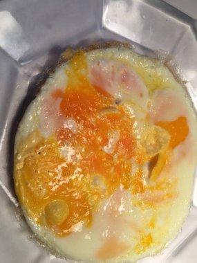 Sahanda yumurta izole