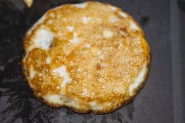 Sahanda yumurta izole