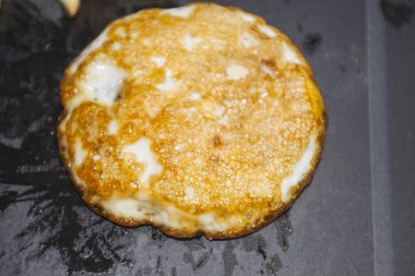 Sahanda yumurta izole