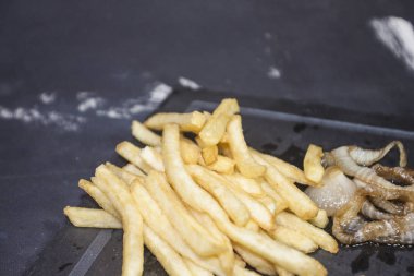 Sahanda yumurta izole