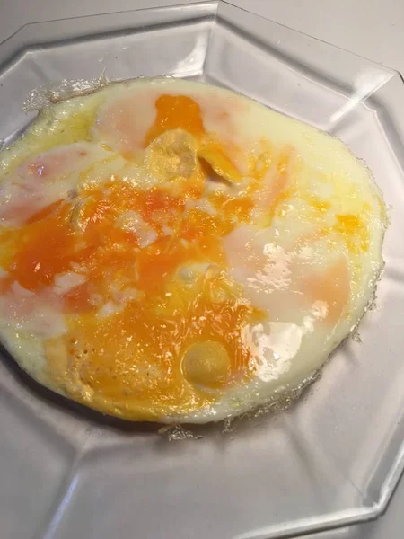 Smažené vejce izolovat — Stock fotografie