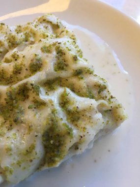 fındık arka plan ünitesi ile doldurulmuş pirinç gofret izole