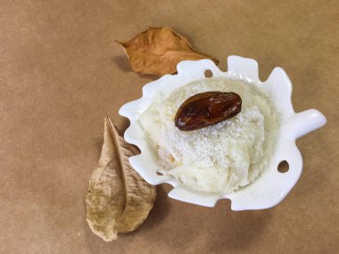 fındık arka plan ünitesi ile doldurulmuş pirinç gofret izole