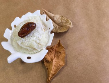 fındık arka plan ünitesi ile doldurulmuş pirinç gofret izole