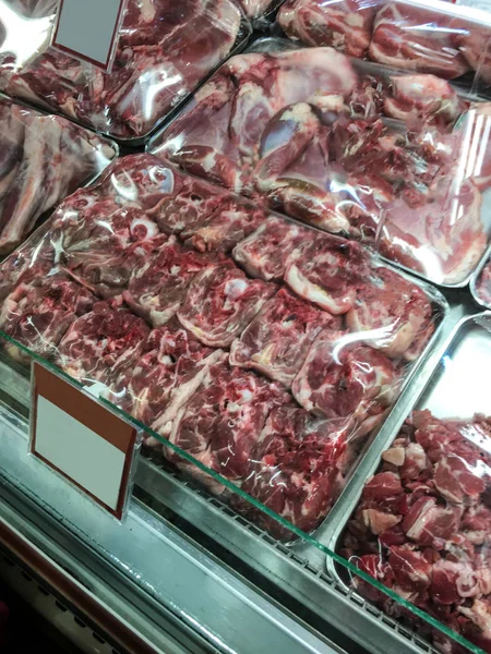 Carne Rossa Isolata Sul Fondo Del Mercato — Foto Stock