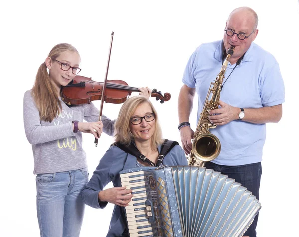 Musique familiale pièces saxophone, violon et accordéon en studio — Photo