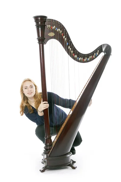 Rouge blond adolescent fille avec harpe sur fond de studio blanc — Photo