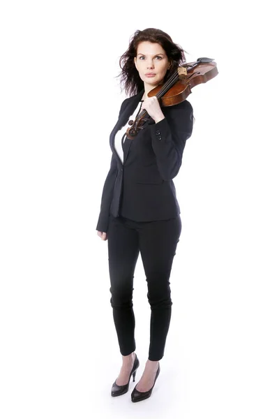 클래식 슈트에 갈색 머리의 아름다움 st에 어깨에 바이올린을 보유 — 스톡 사진