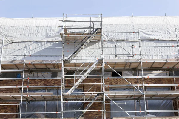 Scaffolding under blue sky on new housing facility in the nether — Stock Photo, Image