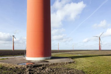 flevoland yakınındaki Almer Hollandalı Adası turuncu Rüzgar türbinleri