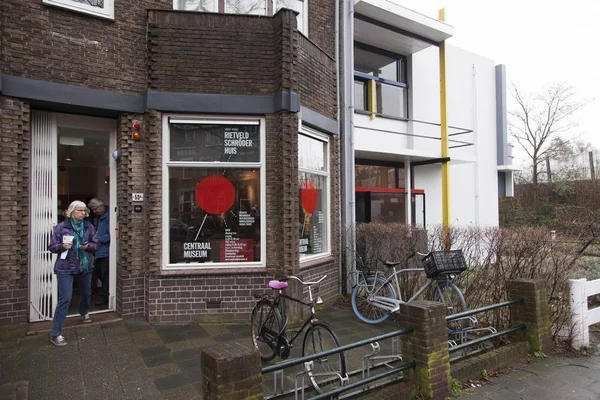 Museum Rietveld Schroder House in de Nederlandse stad Utrecht in H — Stockfoto