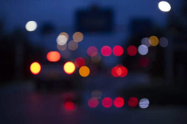 Abstract traffic lights out of focus against blue background — Stock Photo, Image