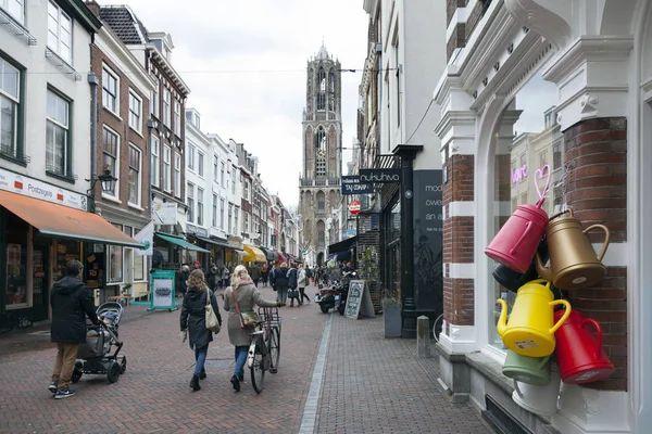 Zadelstraat şehir Utrecht Hollanda'da insanlar Dükkanı — Stok fotoğraf