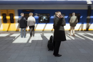 pltform beyaz tren yolcu bekleme yeni demiryolu st geldi