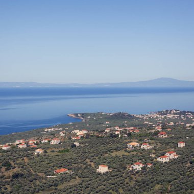 p parçası üzerinde dağlardan görüldü stoupa Köyü