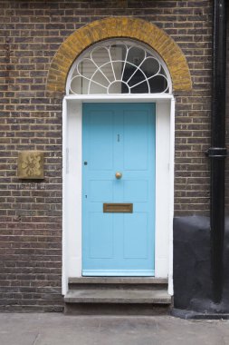 Londra'da bir yerde bir numara turkuaz ön kapı