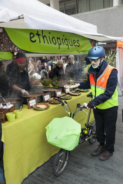 Az istálló ethiopean élelmiszer southbank centre élelmiszer piacon eladó — Stock Fotó