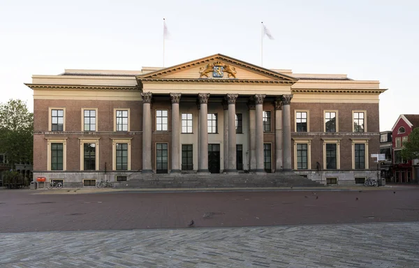 Gerechtsgebouw in leeuwarden, hoofdstad van de Nederlandse provincie van frieten — Stockfoto