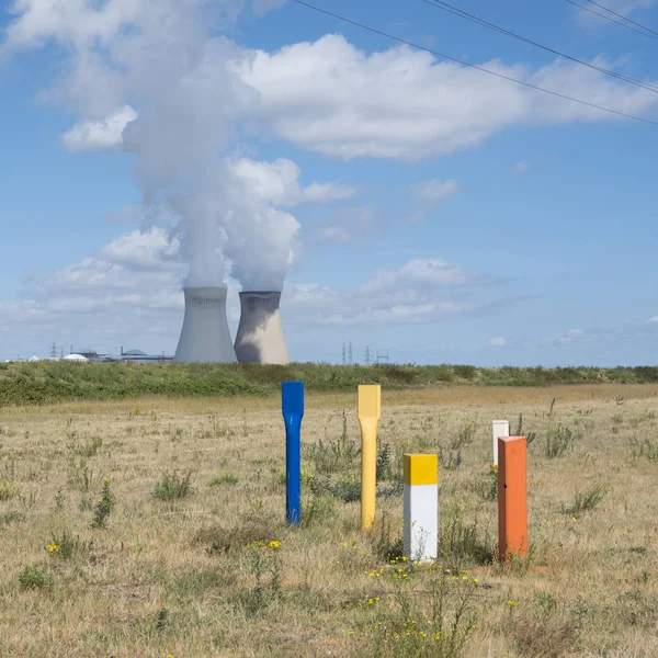 Doel elektrowni atomowej w pobliżu schelde rzeki na północ od Antwerpii — Zdjęcie stockowe