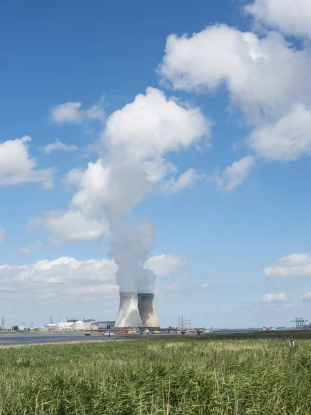 Doel nuclear power plant near river schelde north of antwerp — Stock Photo, Image