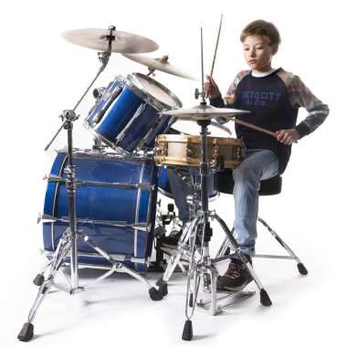 Genç sarışın çocuk Studio kiti davul