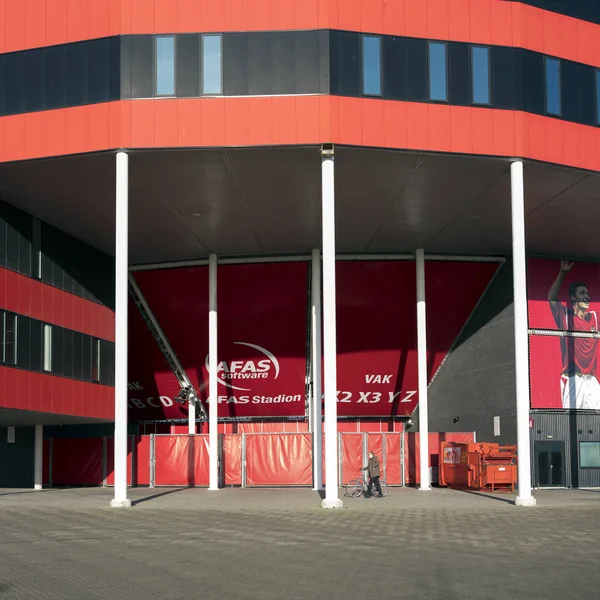 Jalkapallostadion az alkmaar alamaissa — kuvapankkivalokuva